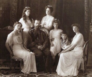 Zar Nikolaus II. und seine Familie 1913