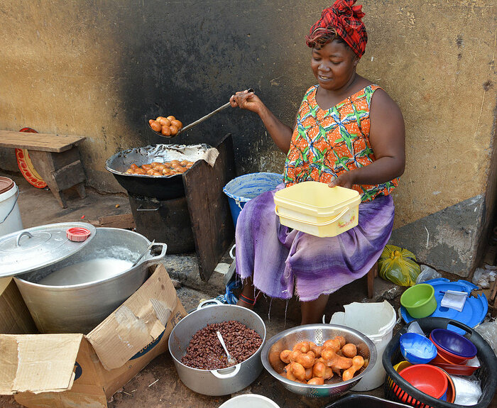 Verkauf von Krapfen in Kamerun