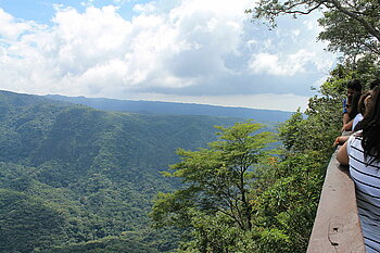Natur in El Salvador Blick von einer Aussichtsplattform im Nationalpark El Imposible in El Salvador