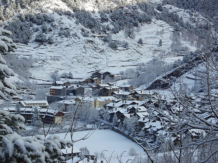 Dorf in Andorra im Winter