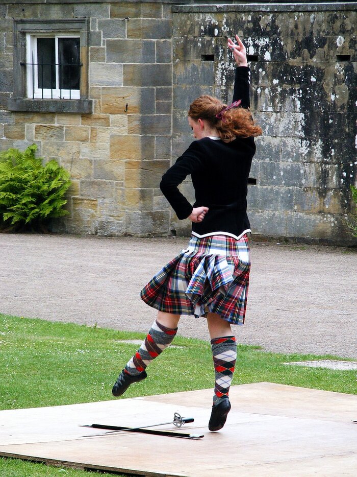 Schottisches Mädchen beim Tanz