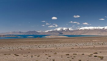 Karakul vor dem Pamir-Gebirge