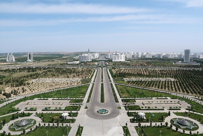 Blick vom Neutralitätsbogen auf Aschgabat