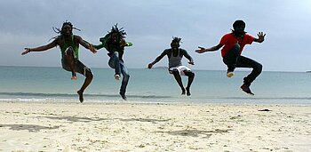 Sabar-Tanz am Strand von Dakar