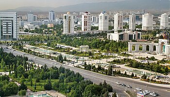 Autos in Aschgabat in Turkmenistan
