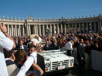 Papamobil mit Johannes Paul II.