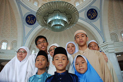 Muslimische Gruppe in einer Moschee.