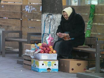 Apfelverkauf an einer Straße in Moldawien