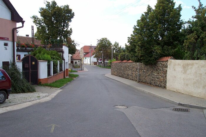 Dorfstraße in Horoměřice
