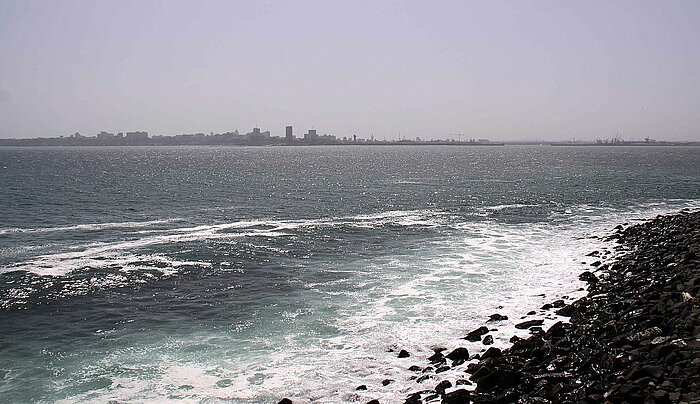 Skyline von Dakar von Gorée aus