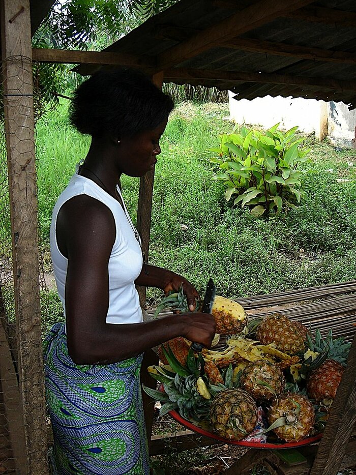 Ananasverkäuferin in Togo