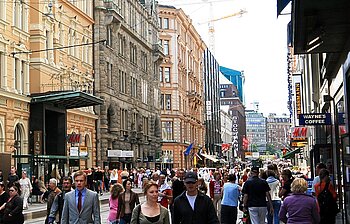 Finnen in Helsinki im Sommer