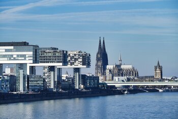 Köln liegt am Rhein