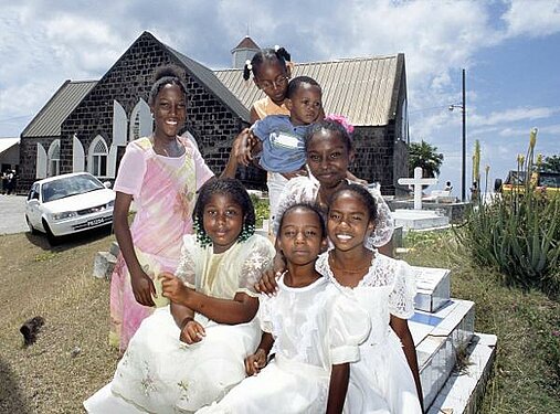 Kinder aus St. Kitts und Nevis am Sonntag