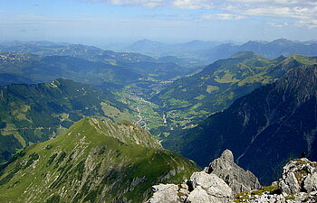 Kleinwalsertal vom Gipfel des Widdersteins aus gesehen