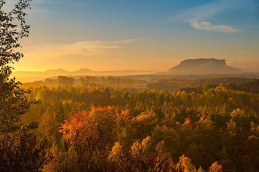 Der Lilienstein bei Sonnenaufgang