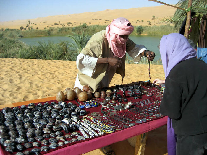 Souvenir-Verkäufer vom Volk der Tuareg