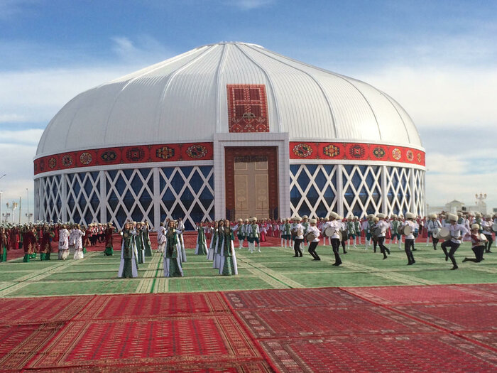 Größte Jurte der Welt bei Mary in Turkmenistan