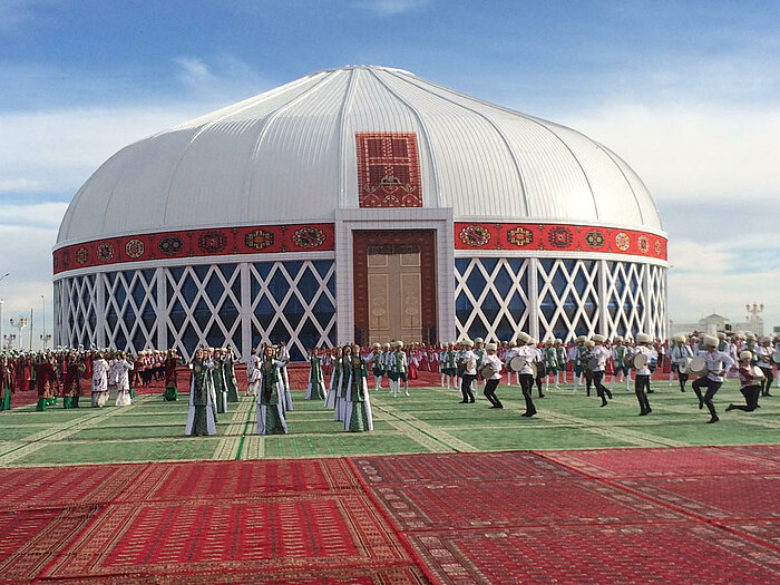 Größte Jurte der Welt bei Mary in Turkmenistan