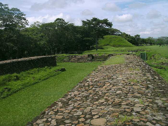 Ballspielplatz in Cihuatán in El Salvador