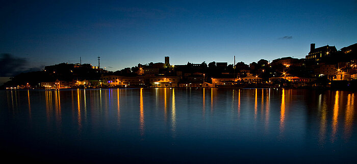 St. George's, Grenada, bei Nacht