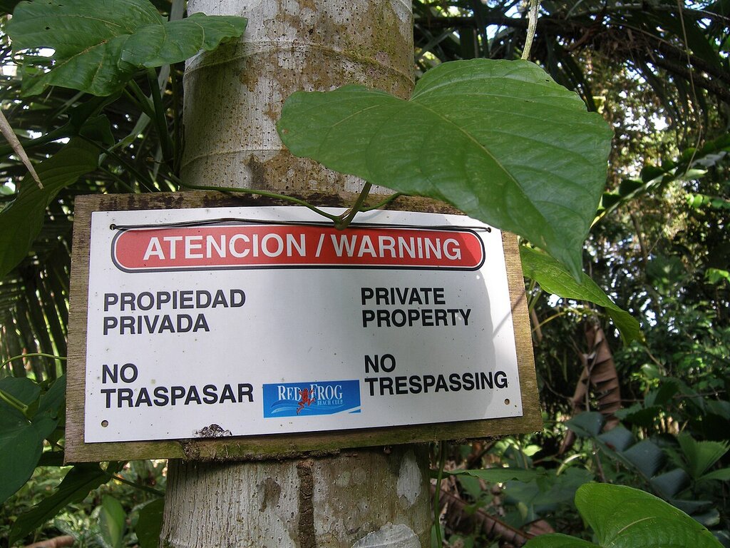 Bilinguales Schild in Panama