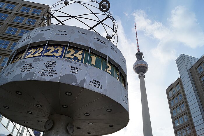 Alexanderplatz mit Fernsehturm und Weltzeituhr