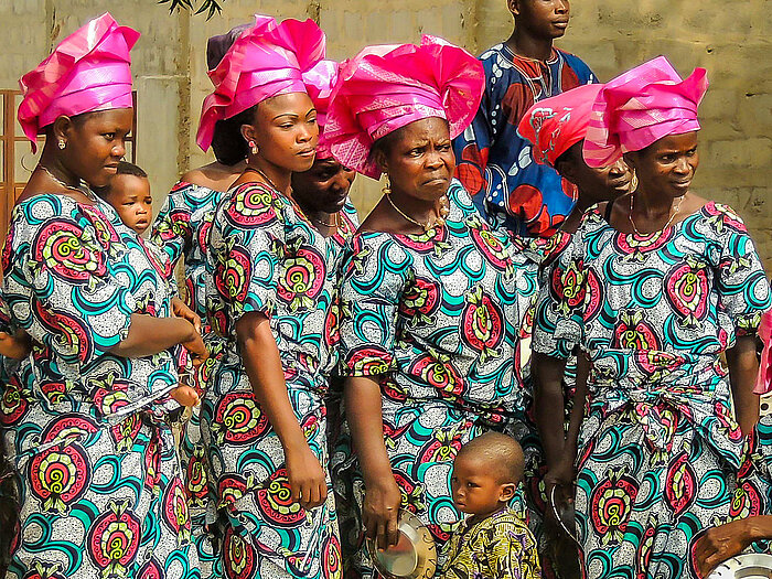 Frauen in traditioneller Kleidung in Benin