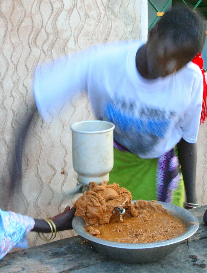 Herstellung von Erdnussbutter in Gambia Erdnussbutter-Herstellung