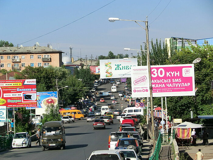 Straßenverkehr in Osch