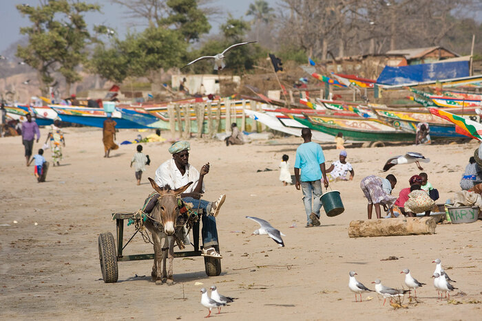 Strandszene in Gambia