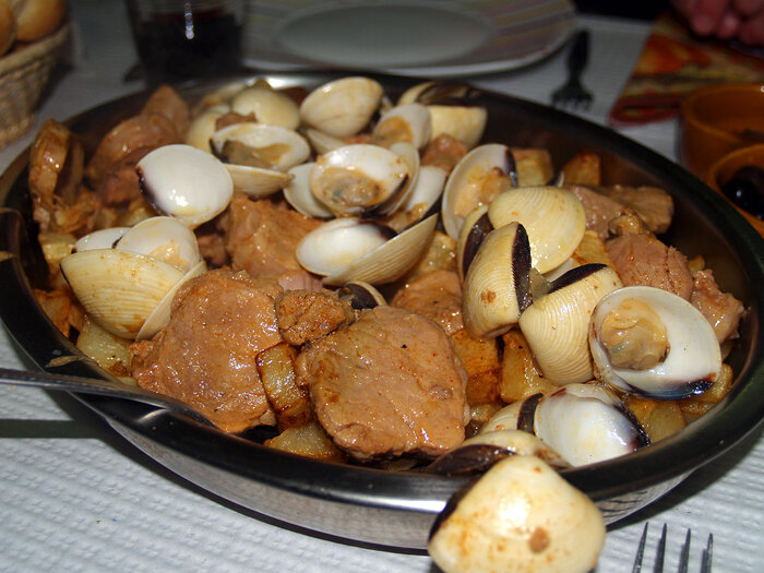 Schweinefleisch mit Muscheln Schweinefleisch mit Muscheln