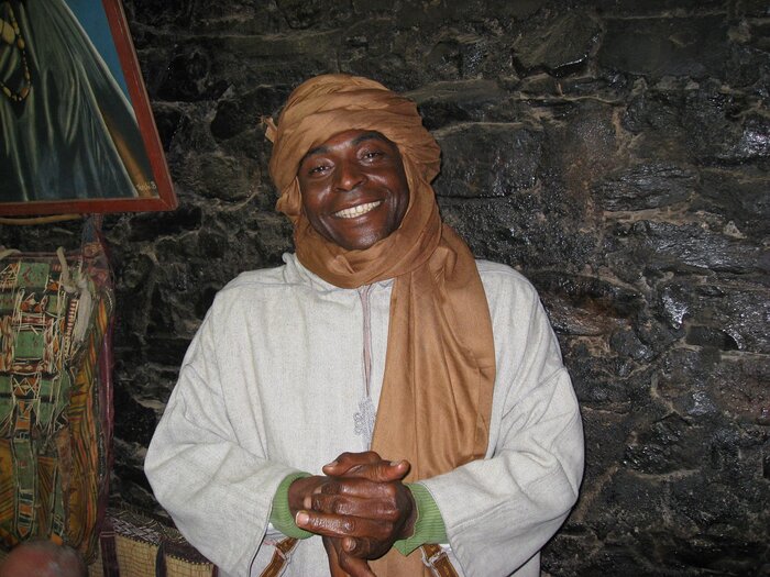Lächelnder Mann aus Algerien