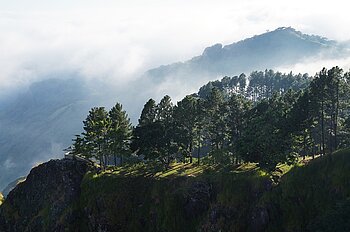 Wolken in den Bergen in El Salvador