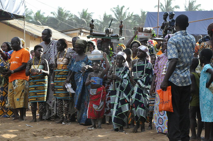 Ivorer mit traditioneller Kleidung