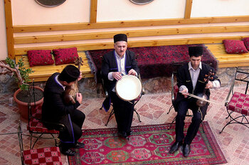 Männer spielen Musik in Aserbaidschan