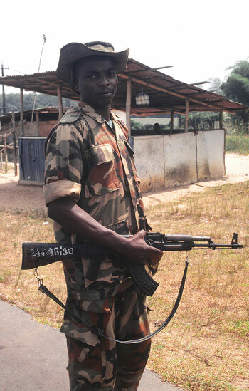 Nigerianischer ECOMOG-Soldat in Liberia 1997