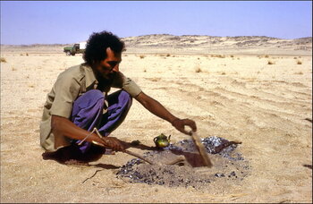 Zubereitung von Taguella bei den Tuareg
