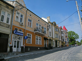 Straße und Wohnhäuser in Tschortkiw