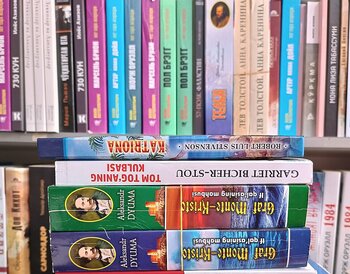 Bücher auf Usbekisch