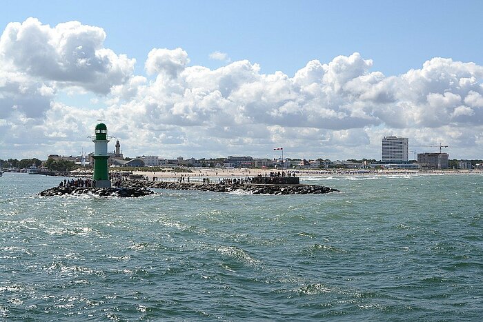 Einfahrt Hafen Warnemünde