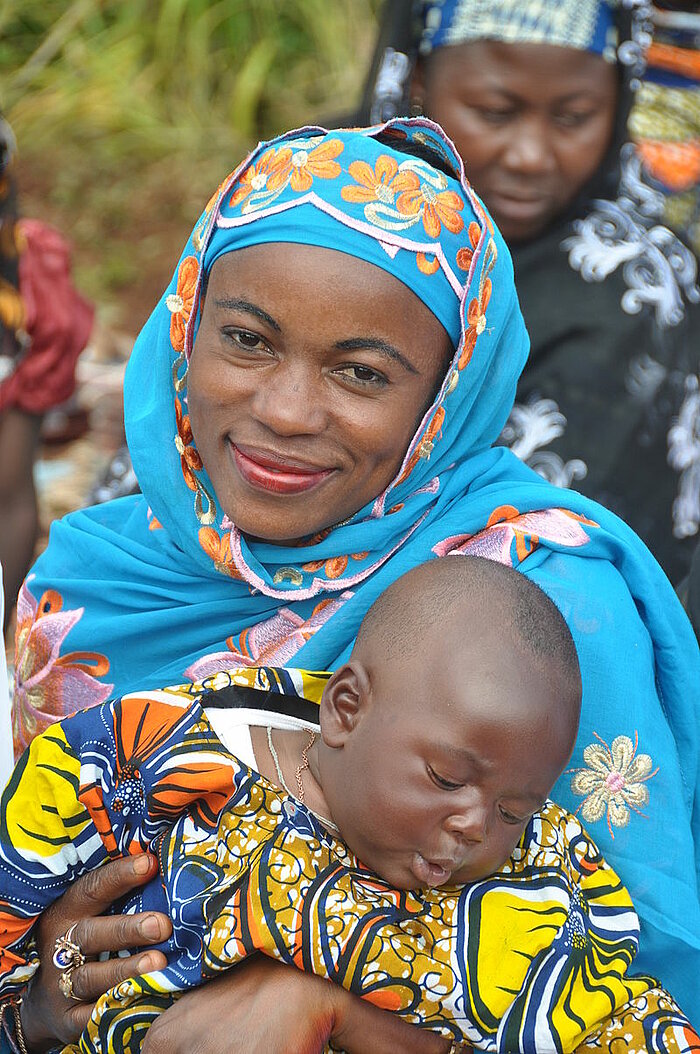 Mutter und Kind in Foumban