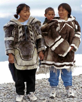 Traditionelle Kleidung der Inuit