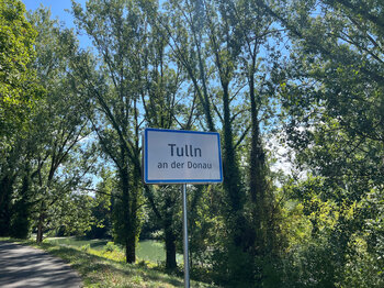 Österreich: Städte - Stadtschild von Tulln Ortsschild Tulln, einer der Städte in Österreich
