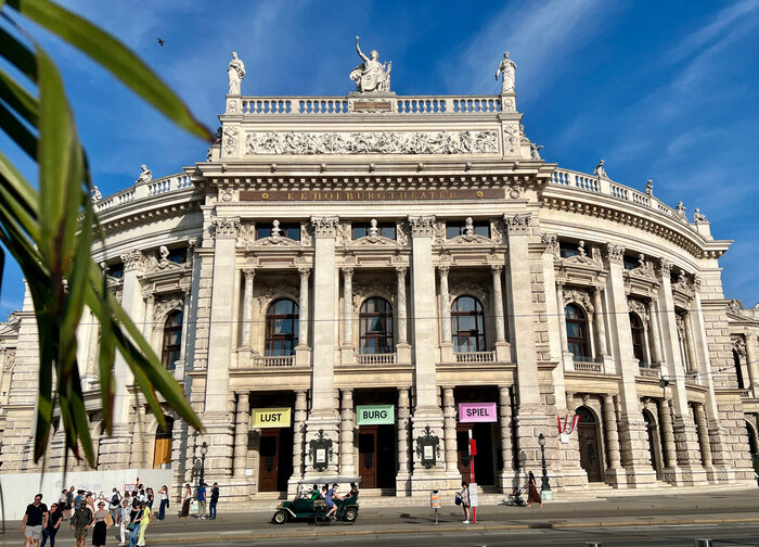 Wiener Burgtheater von außen 2026 Wien, Sehenswürdigkeiten: Burgtheater