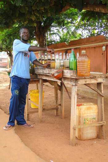 Benzinverkauf in Benin