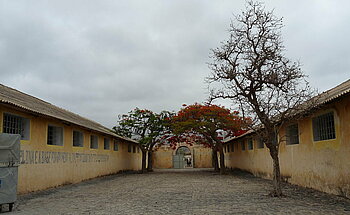 Portal des Konzentrationslagers bei Tarrafal