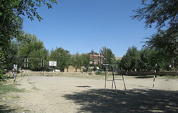 Sportplatz einer kirgisischen Schule