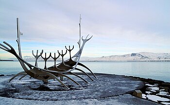 Statue eines Wikingerbootes in Reykjavik