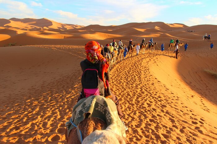 Kamelkarawane durch Marokkos Wüste